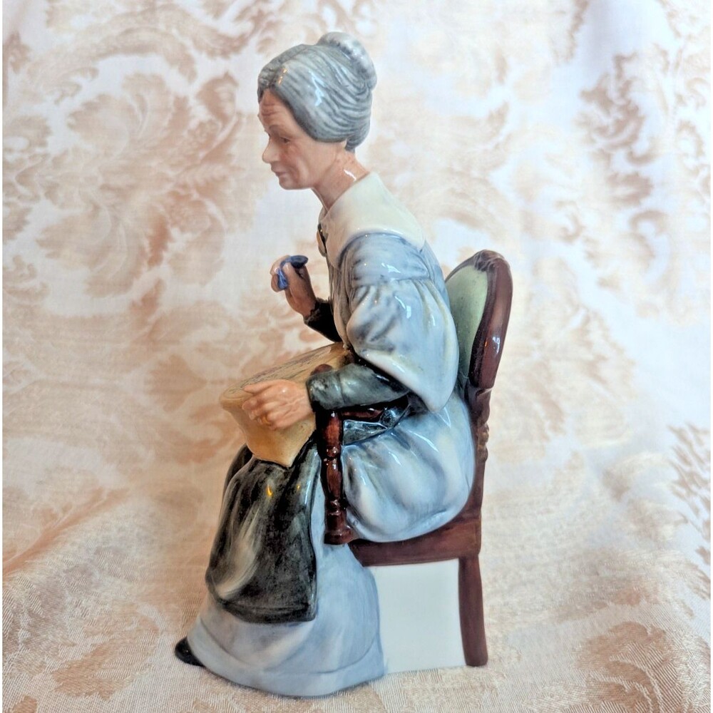 Vintage 1979 Royal Doulton Porcelain Grandma 7.5' Figurine Embroidering HN2855 - Picture 6 of 9